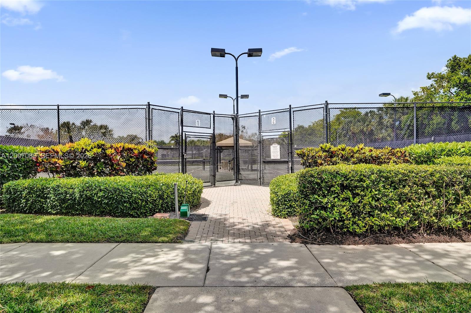 VALENCIA SHORES 3 - Residential
