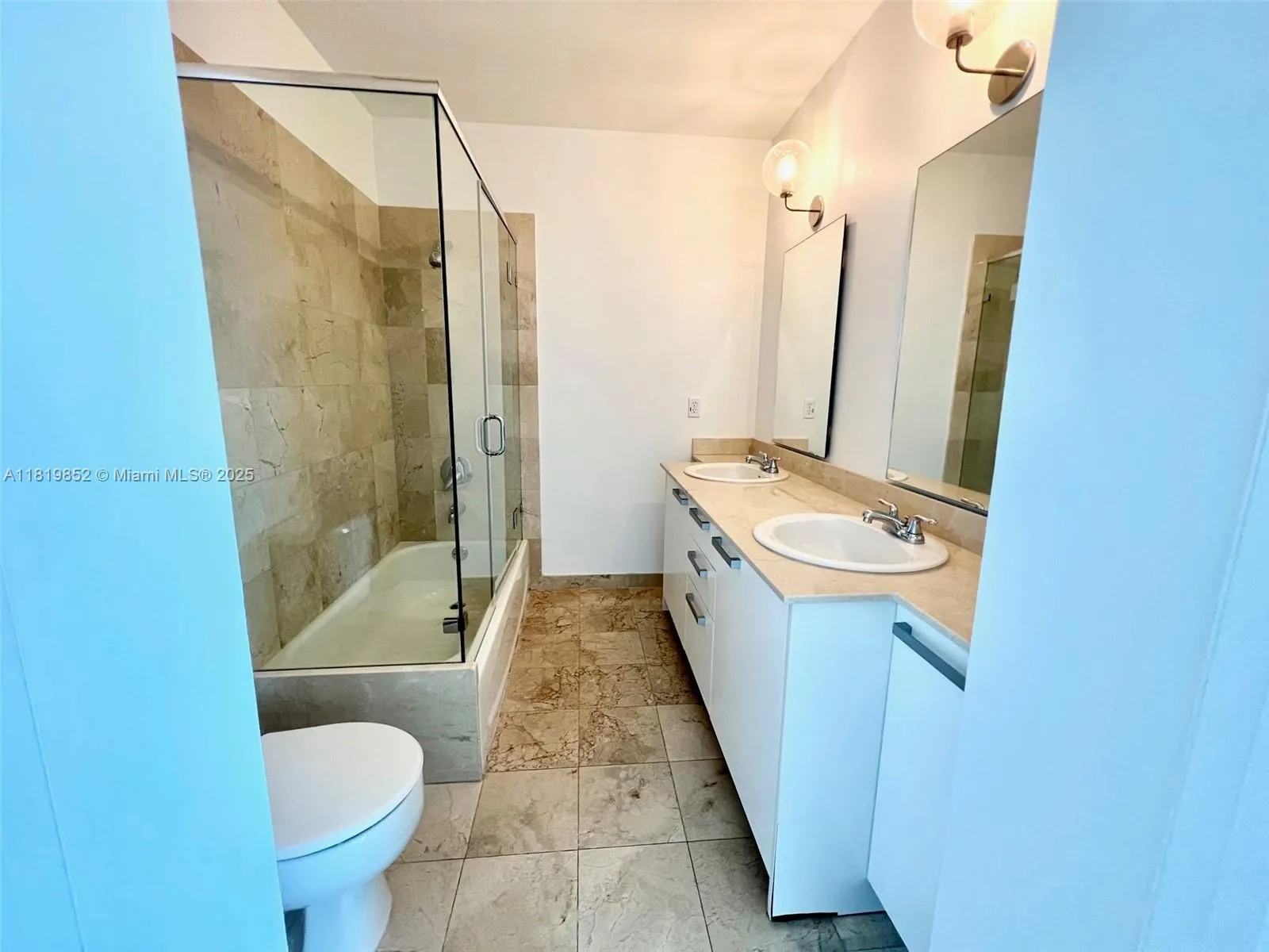 Miami, Florida 33129, United States, 3 Bedrooms Bedrooms, ,2 BathroomsBathrooms,Residential,Active,148995