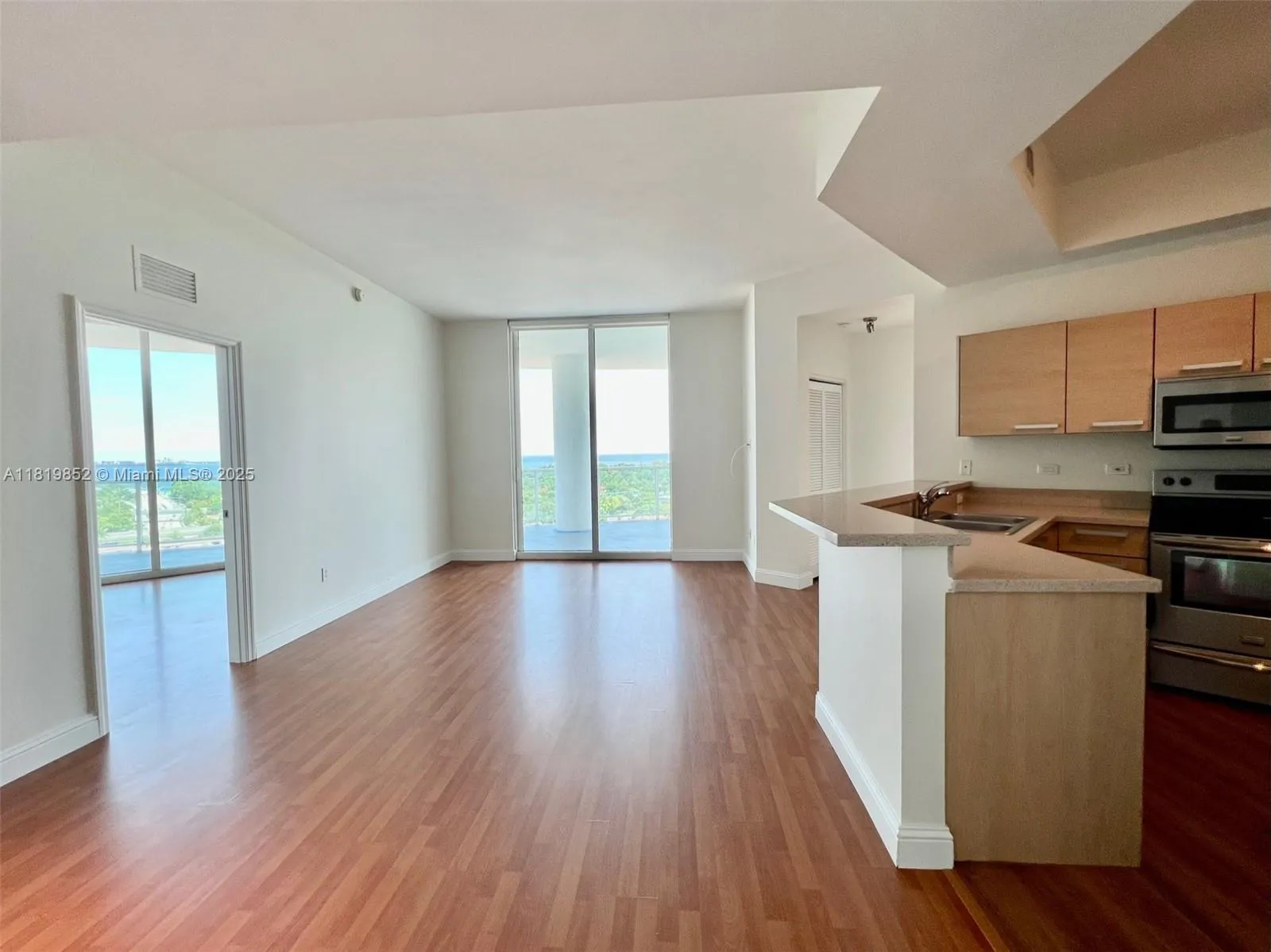 Miami, Florida 33129, United States, 3 Bedrooms Bedrooms, ,2 BathroomsBathrooms,Residential,Active,148995