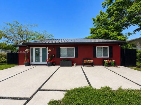 Photo of 2716 Polk St, Hollywood, FL 33020 (MLS # A12025828)