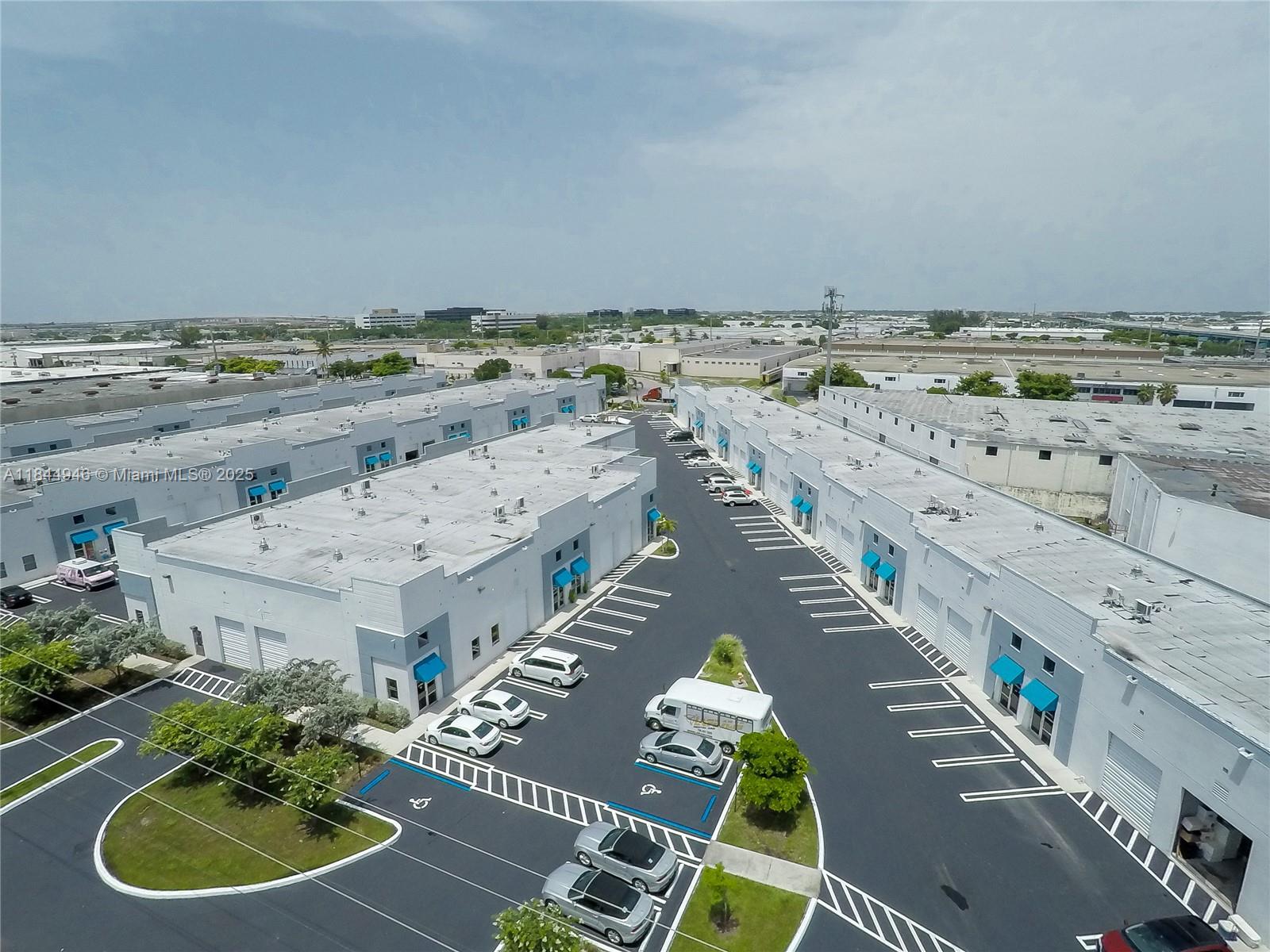 +/- 1,650 Sq. Ft. Total Size
+/- 350 Sq. Ft. Office
+/- 300 Sq. Ft. Mezzanine
+/- 1,000 Sq. Ft. Warehouse
One (1) Street Level Loading Door (12H X 10W)
20’ Clear Ceiling Height
Fully Fire Sprinkled
Twin-T Roof Construction
City Water & Sewer
Outside the Wellfield Protected Area