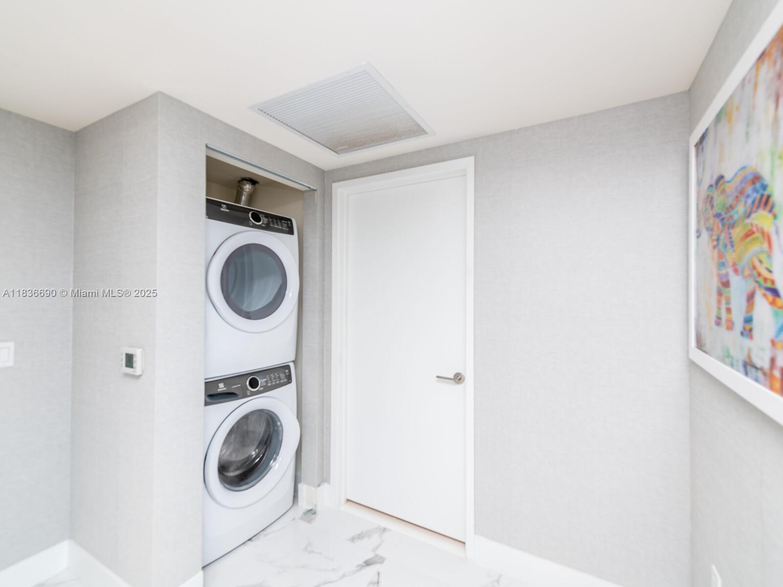 PARQUE TOWERS CONDO - Residential