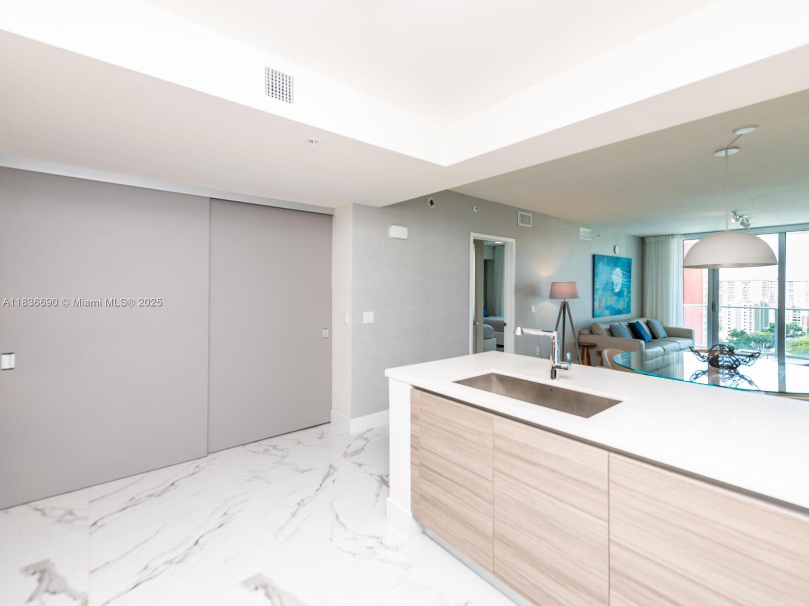 PARQUE TOWERS CONDO - Residential