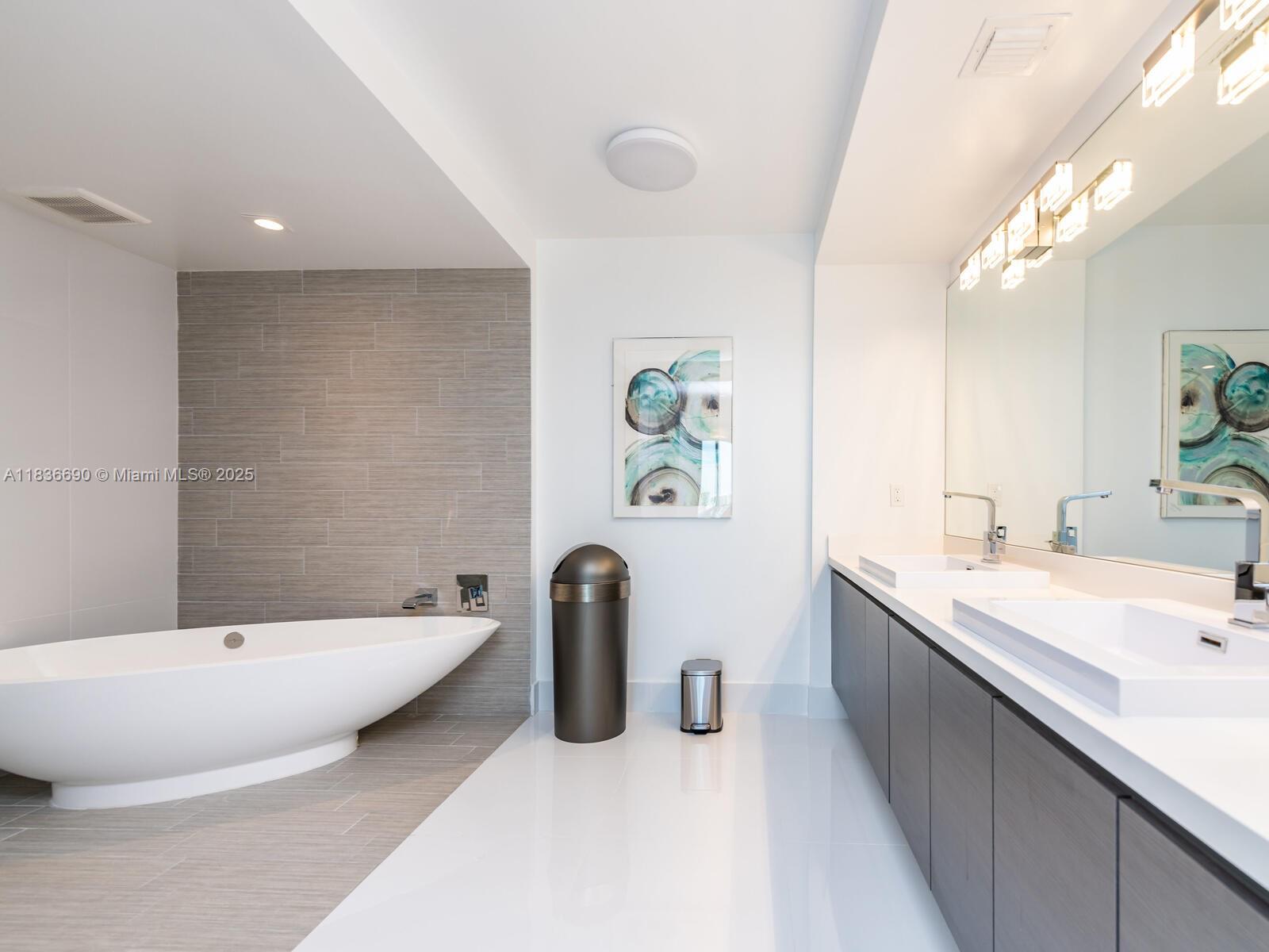 PARQUE TOWERS CONDO - Residential