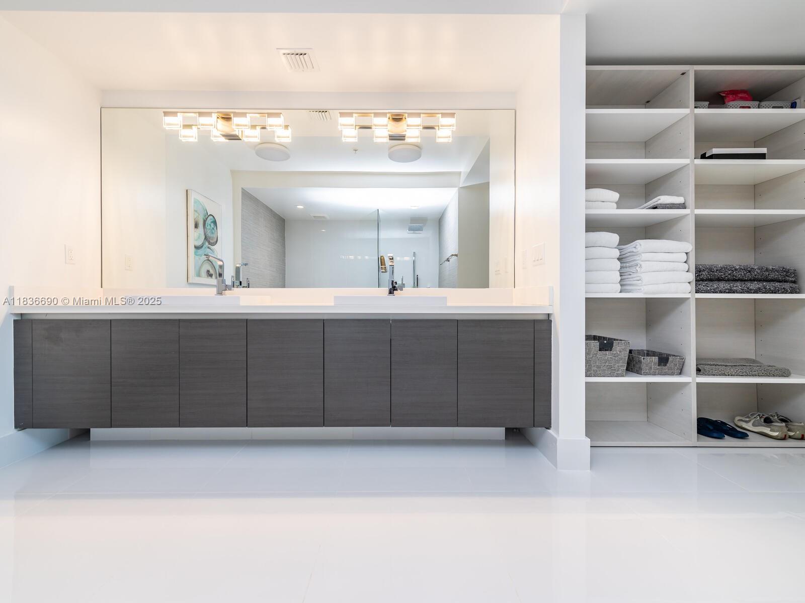 PARQUE TOWERS CONDO - Residential