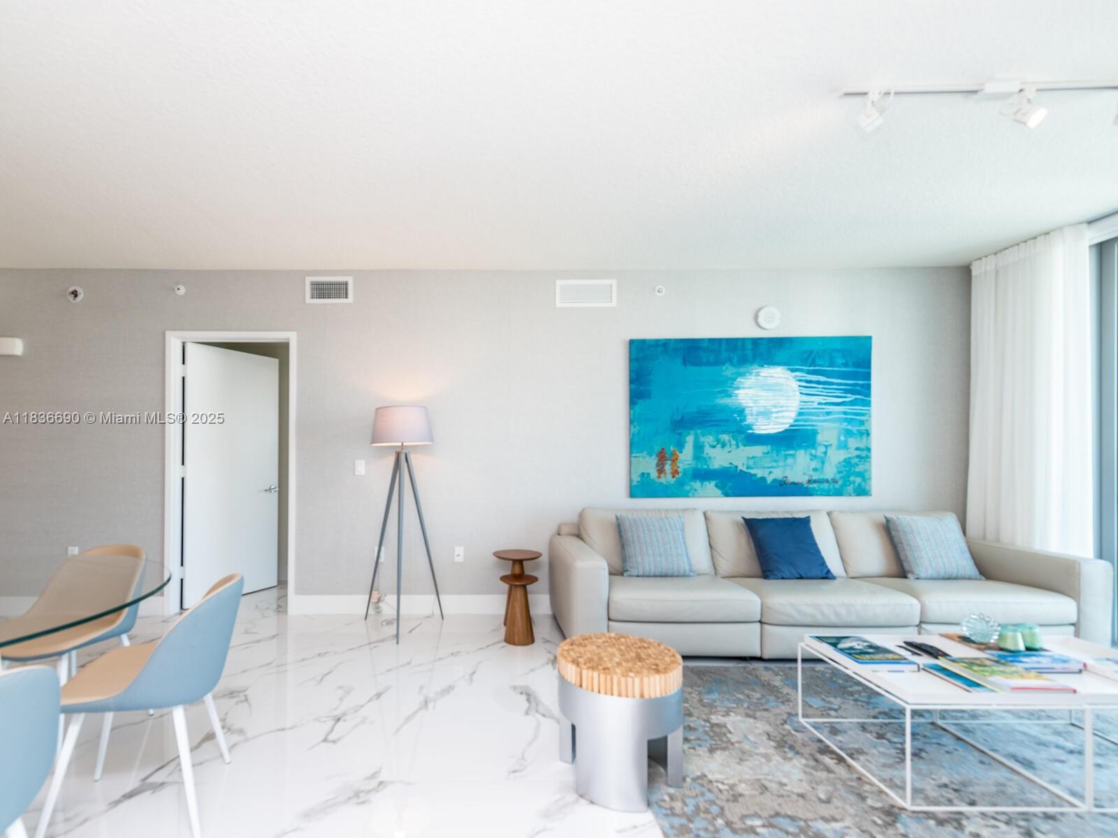 PARQUE TOWERS CONDO - Residential