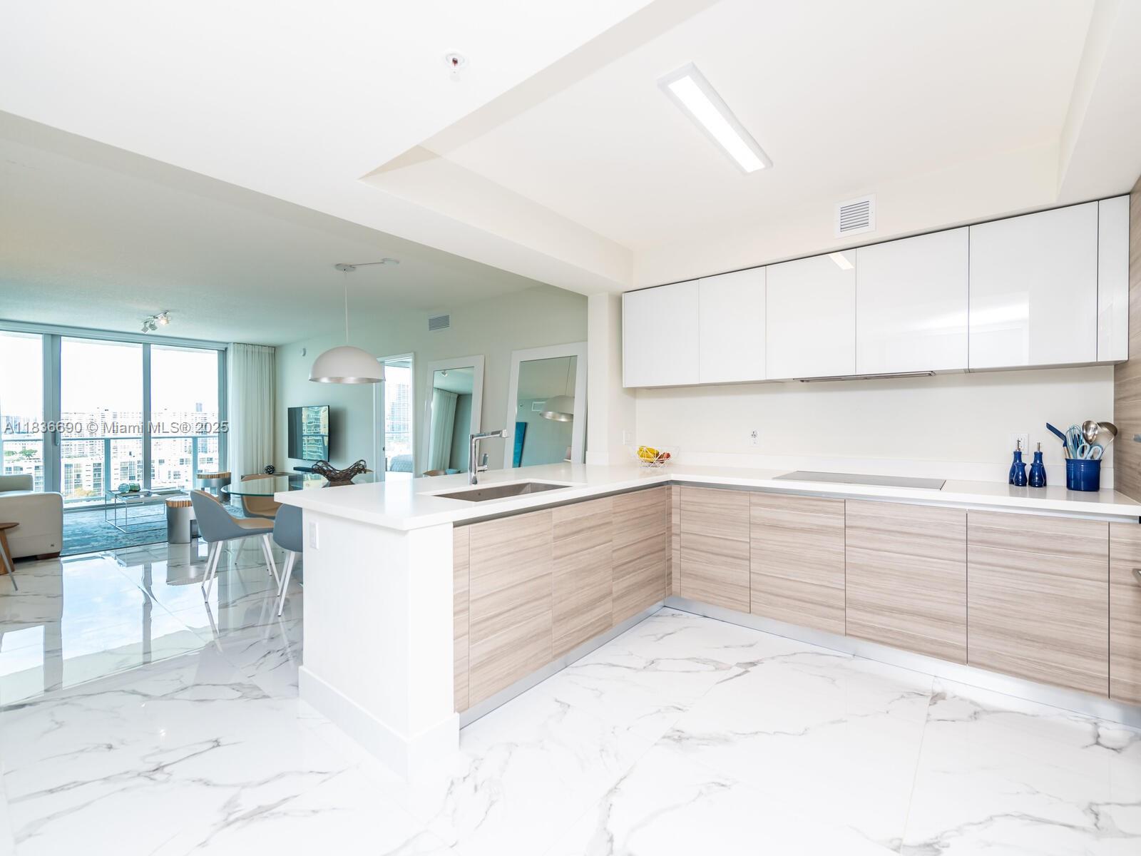 PARQUE TOWERS CONDO - Residential