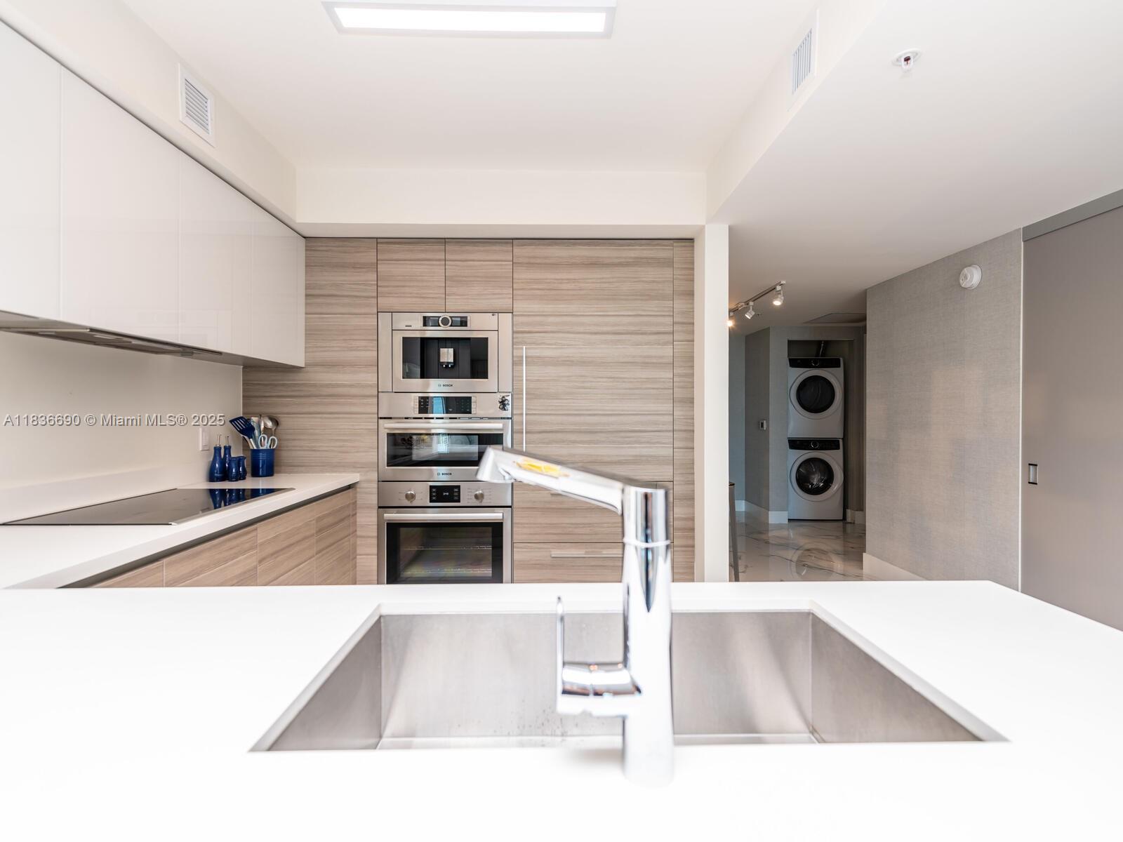 PARQUE TOWERS CONDO - Residential