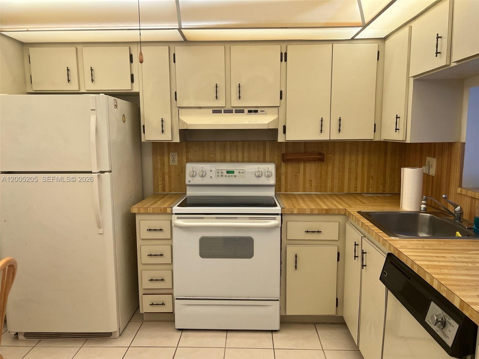 COLONY POINT 4 CONDO - Residential