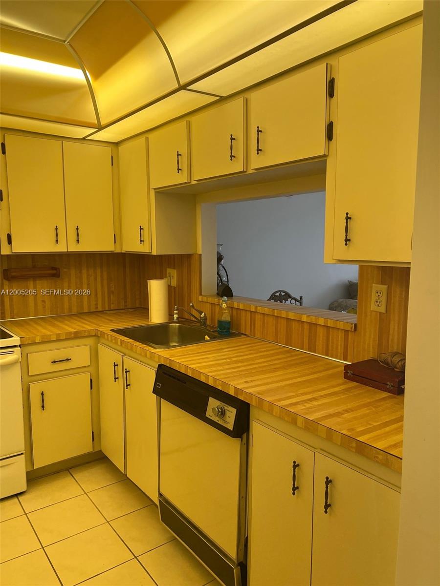 COLONY POINT 4 CONDO - Residential