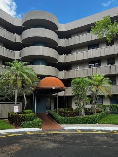 Photo of 1101 Colony Point Cir #318, Pembroke Pines, FL 33026 (MLS # A12005205)