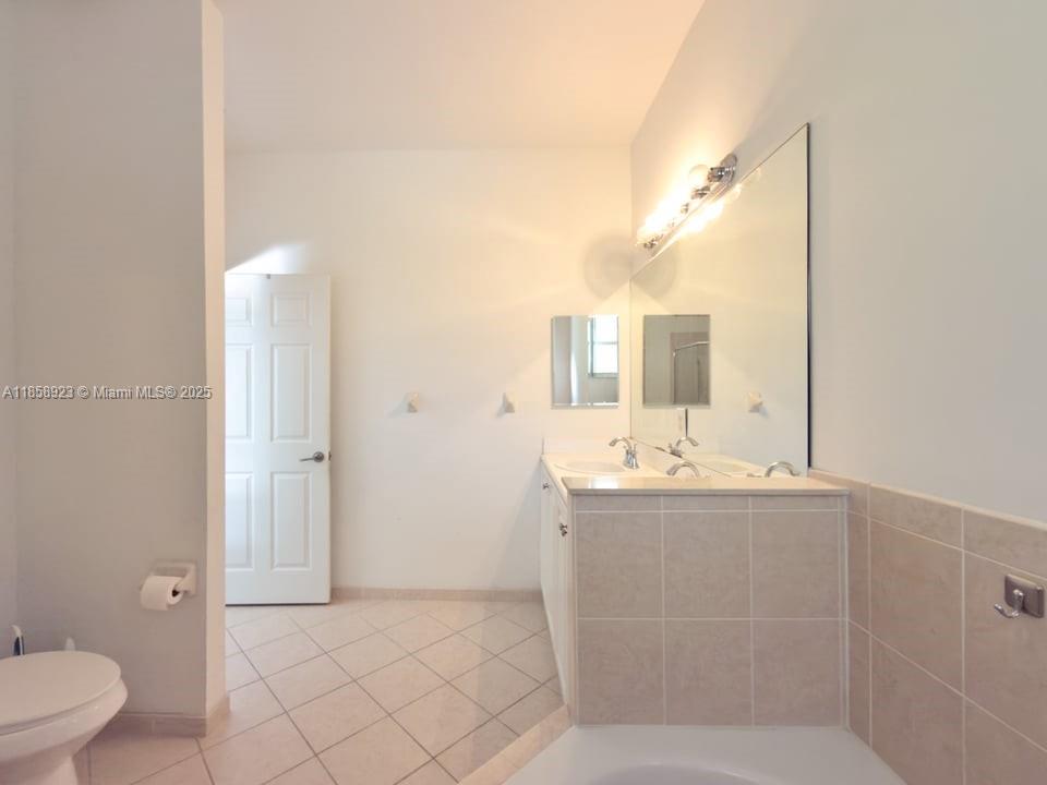 LAKES BY THE BAY GEE - Residential