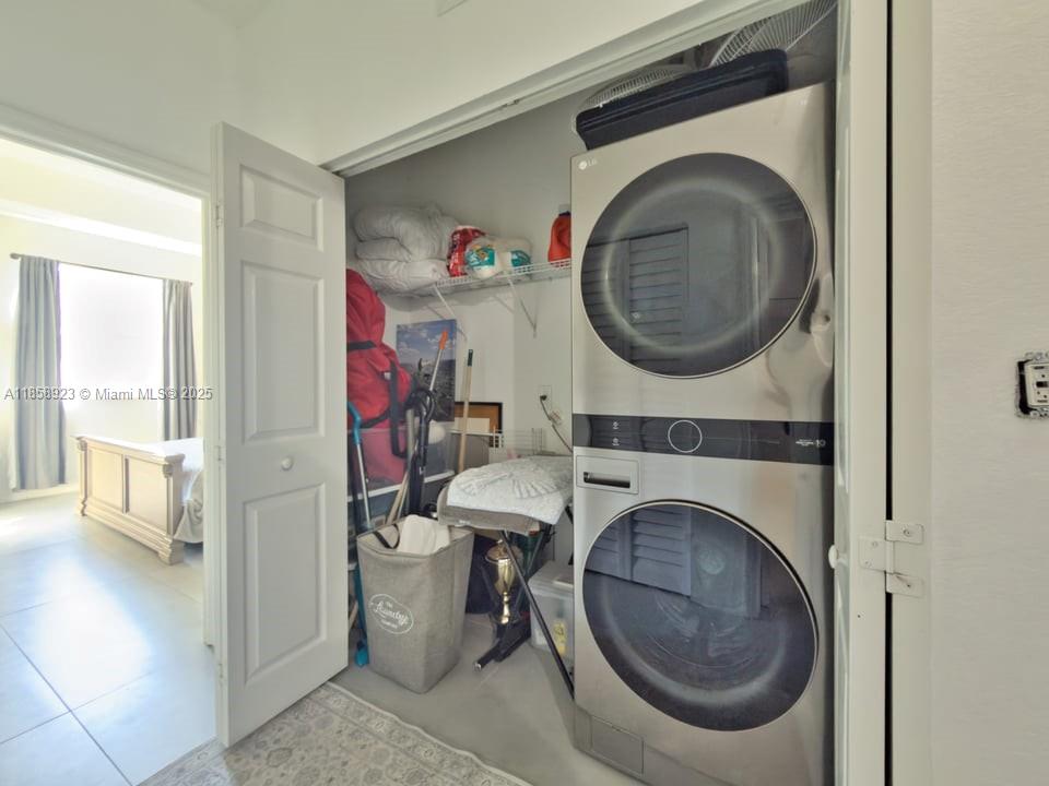 LAKES BY THE BAY GEE - Residential