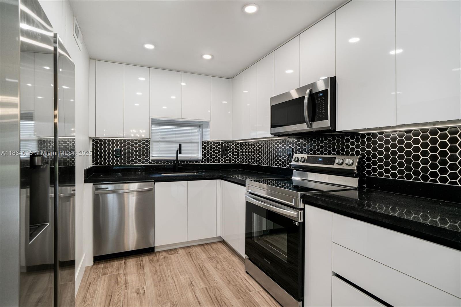 HOLLYBROOK GOLF - Residential Lease