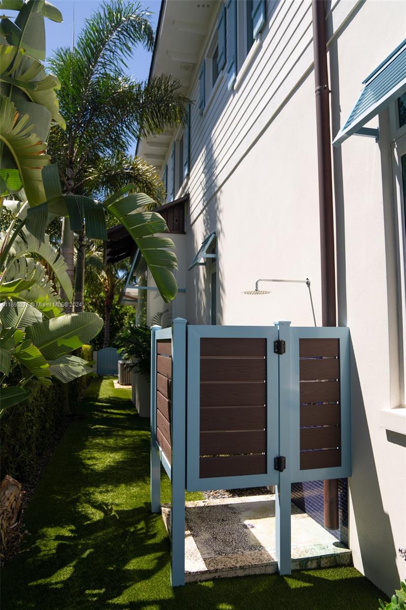 25-40-42~ S 100 FT OF N 4 - Residential