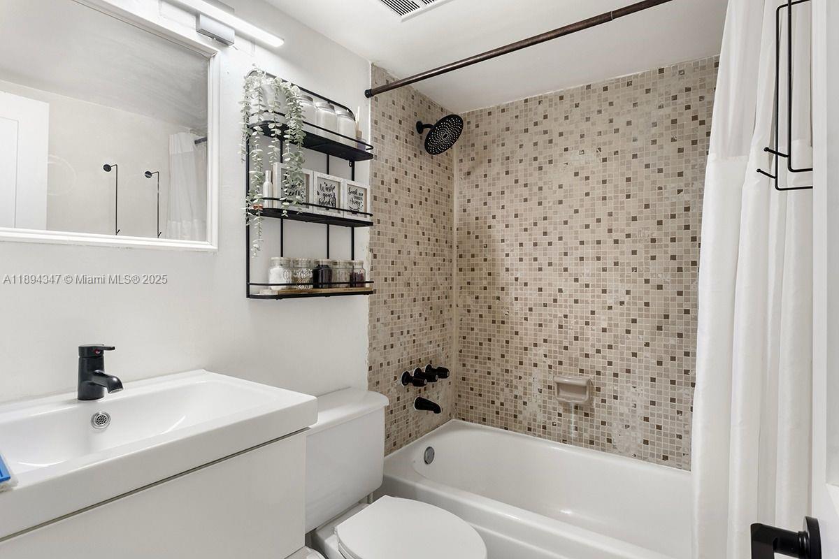 CASA GRANADA CONDO - Residential