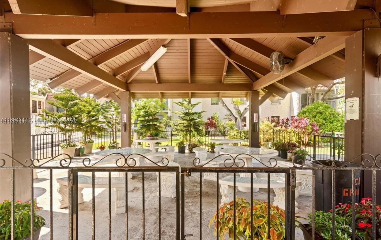 CASA GRANADA CONDO - Residential