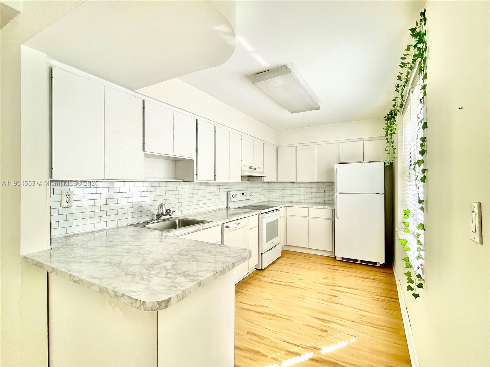 THE FLAMINGO CONDO - Residential