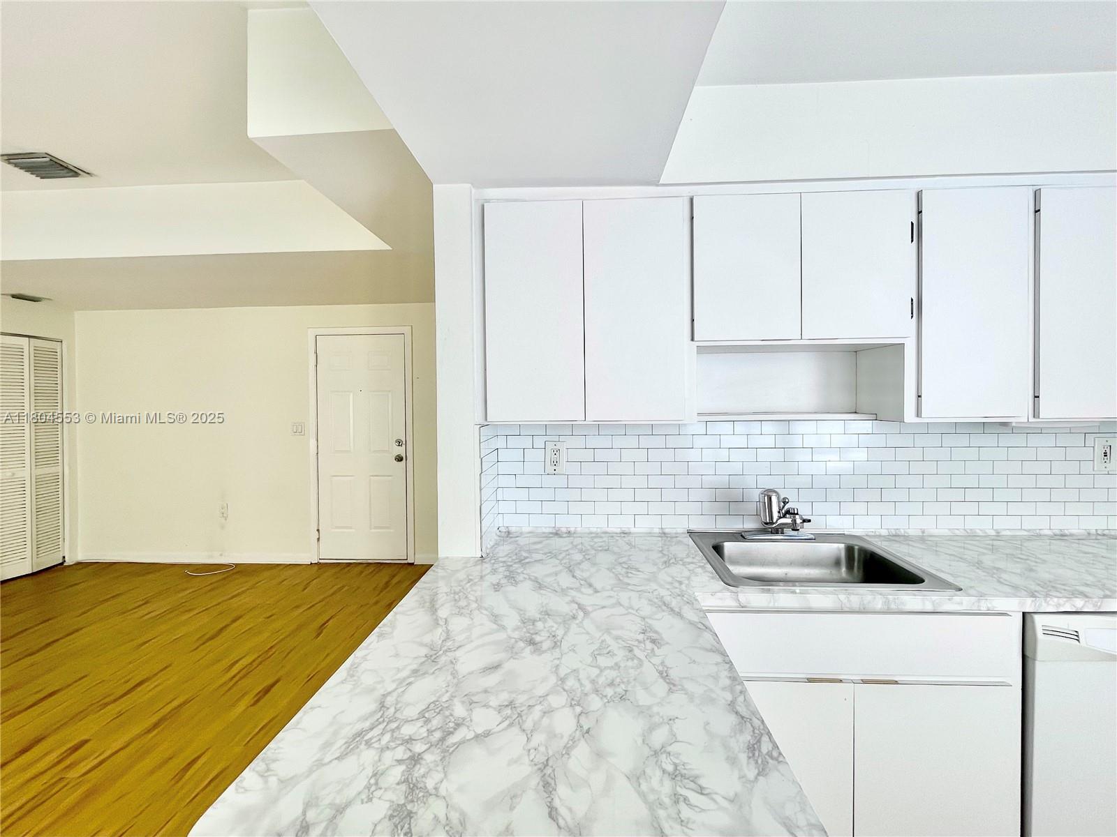 THE FLAMINGO CONDO - Residential