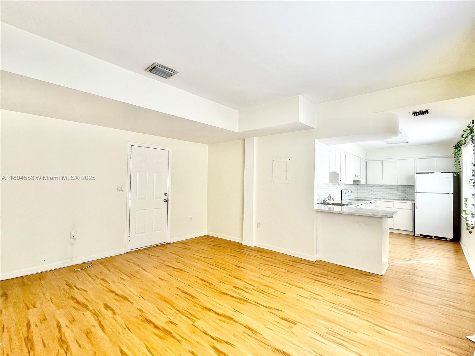 THE FLAMINGO CONDO - Residential