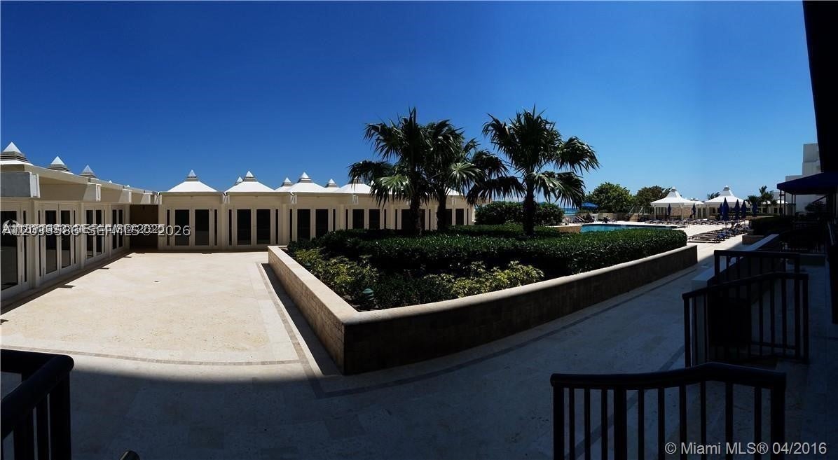 5555 Collins ave 9V