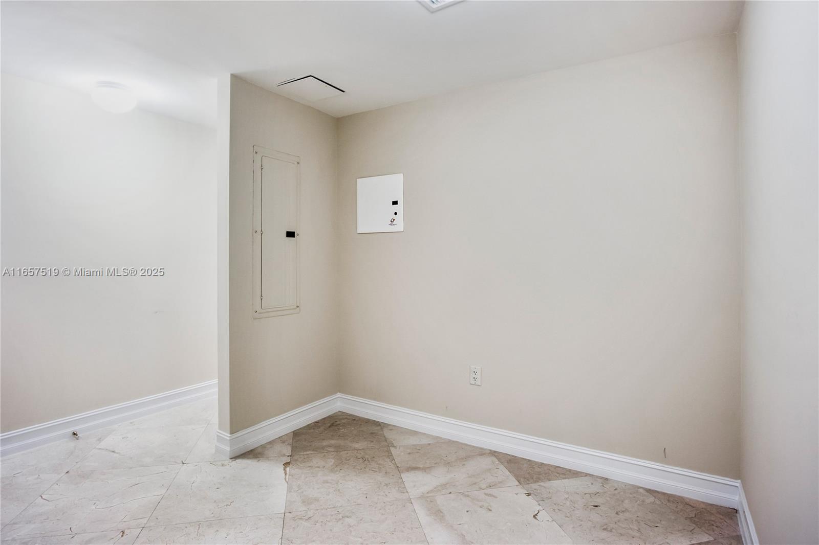 THE PENINSULA CONDO - Residential