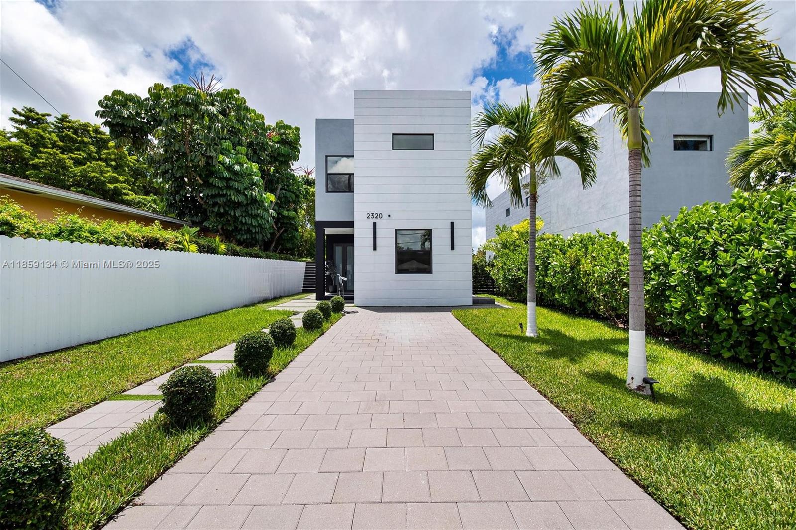 2320 SW 14th St