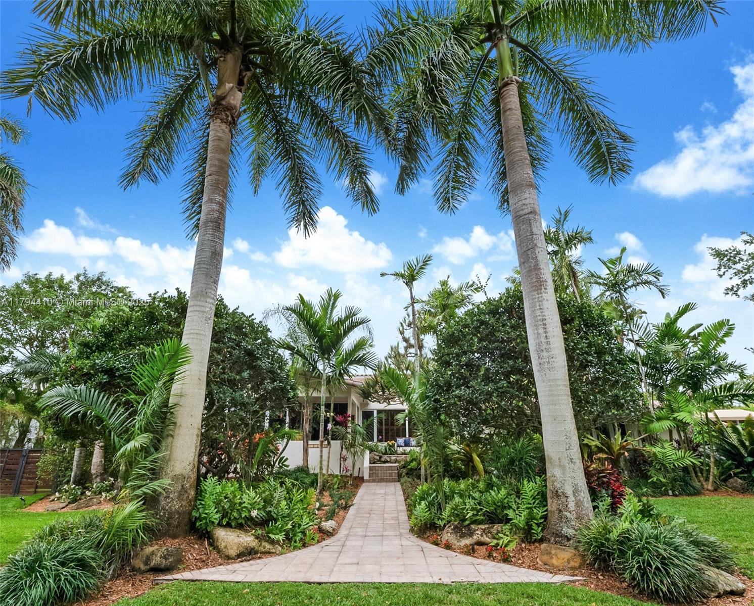 12280 Sw 69th Pl, Pinecrest, Miami-Dade County, Florida - 5 Bedrooms  
5 Bathrooms - 