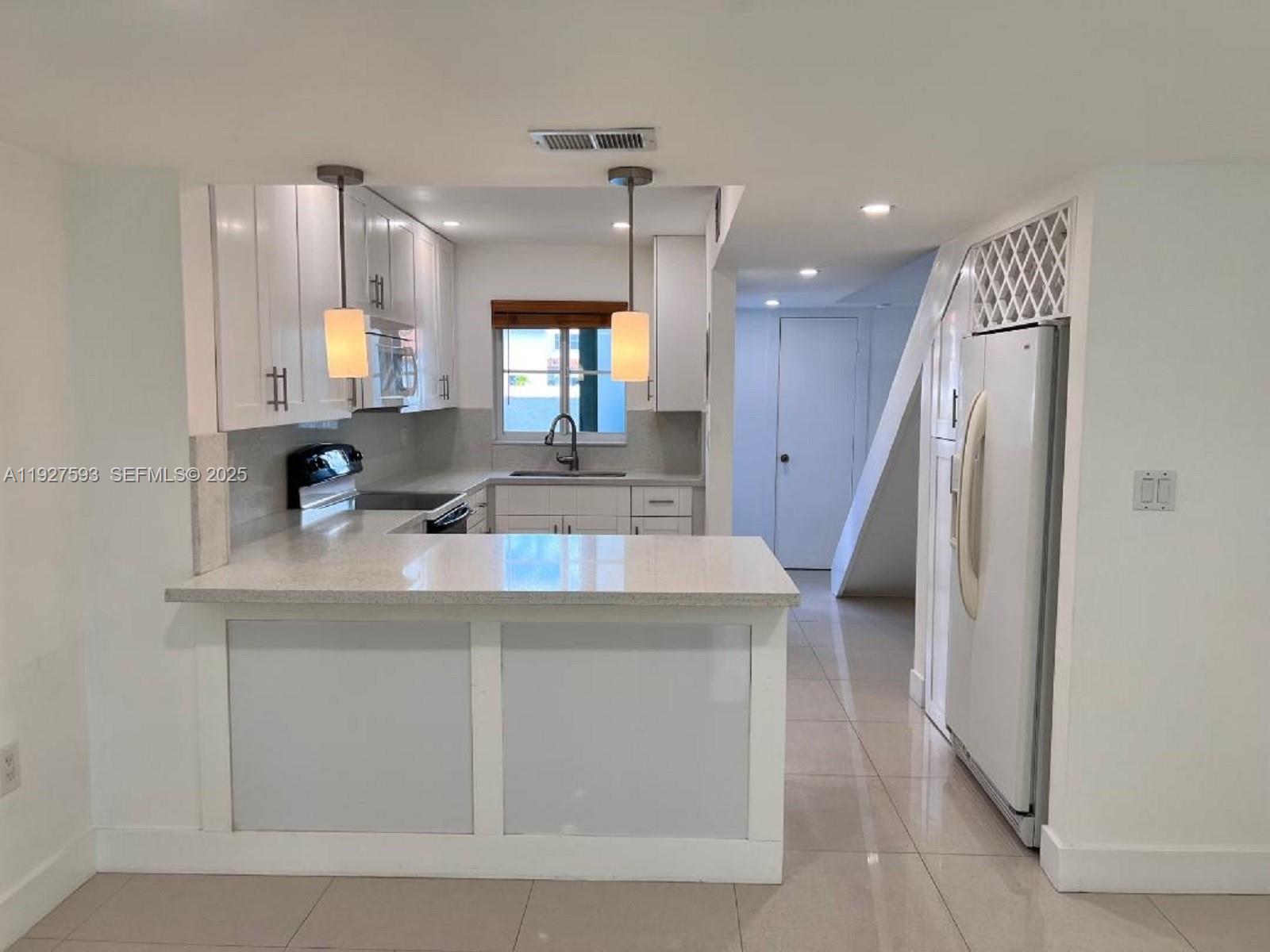 GOLDEN HOMES SUB - Residential Lease