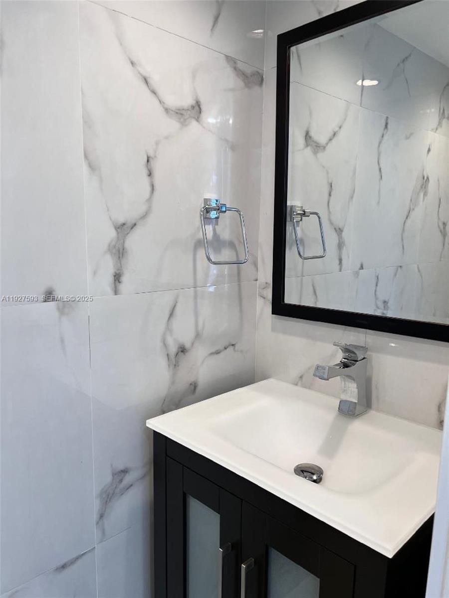 GOLDEN HOMES SUB - Residential Lease