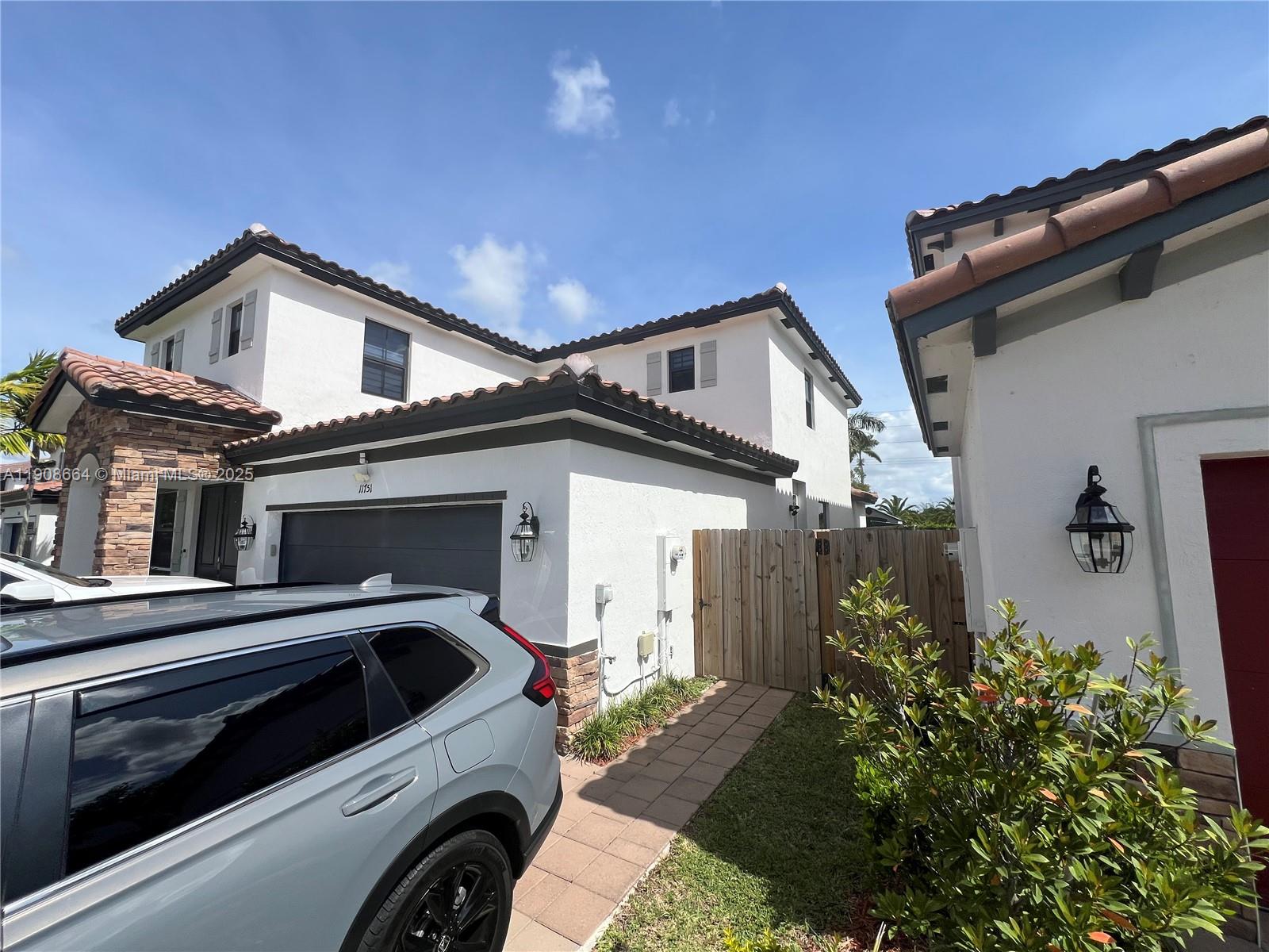 COCO PALM ESTATES - Residential Lease