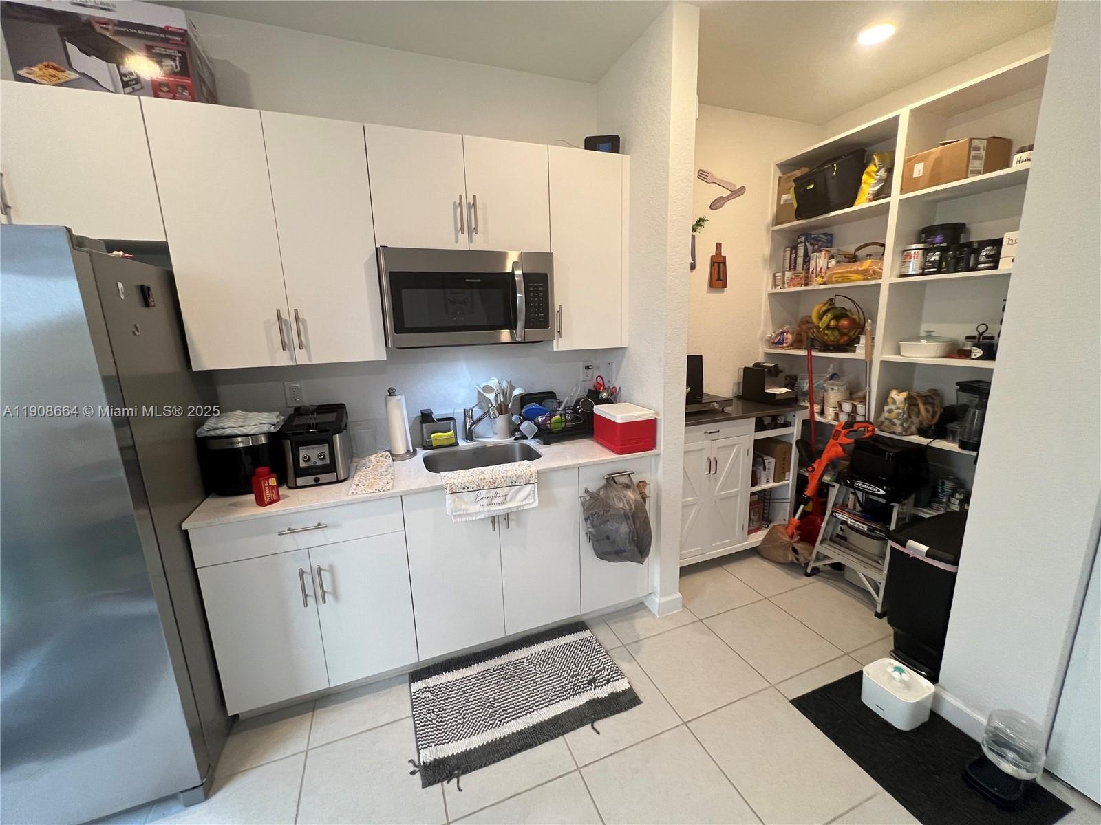 COCO PALM ESTATES - Residential Lease