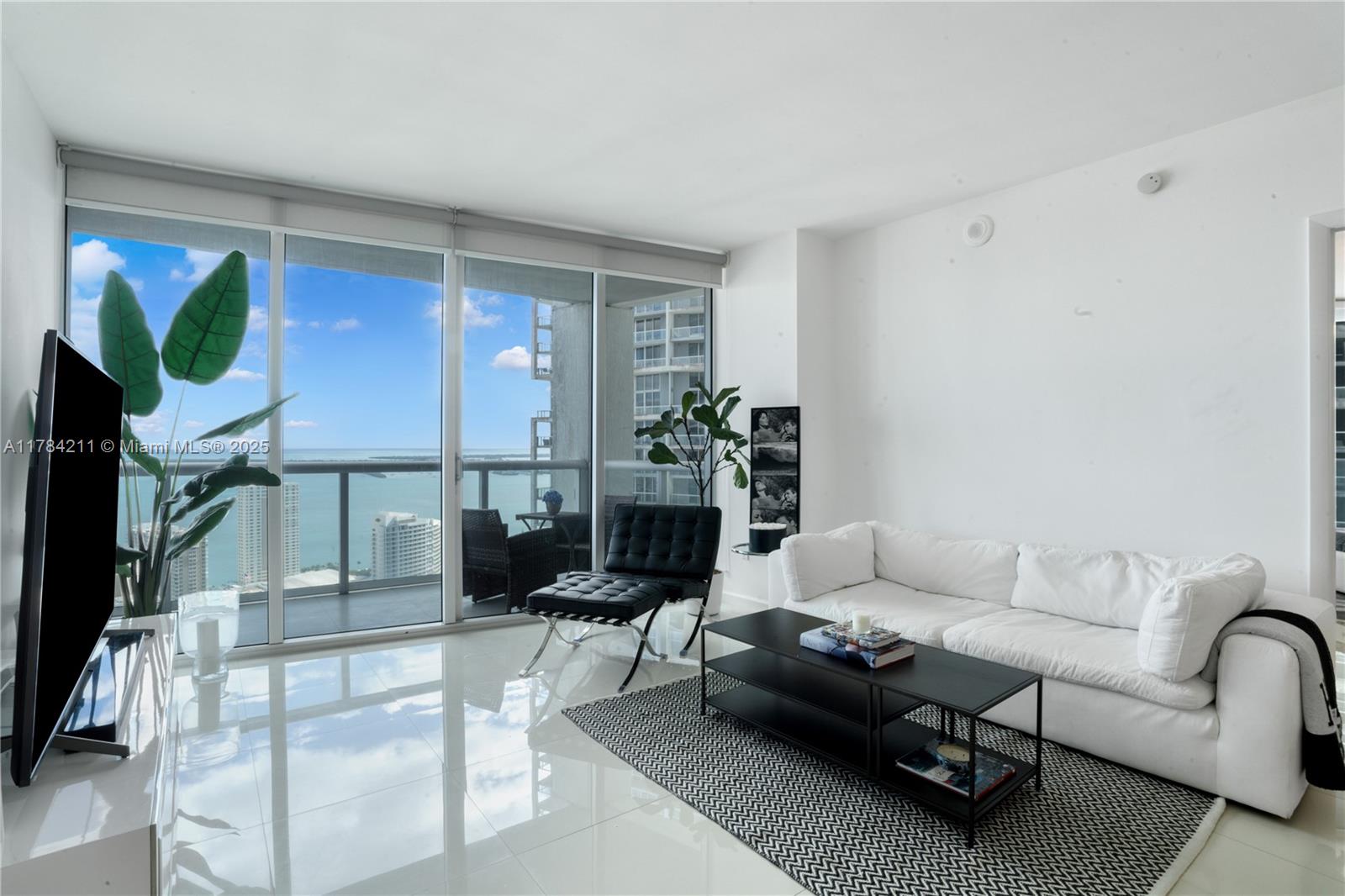 search properties 4 475 Brickell Ave 3907