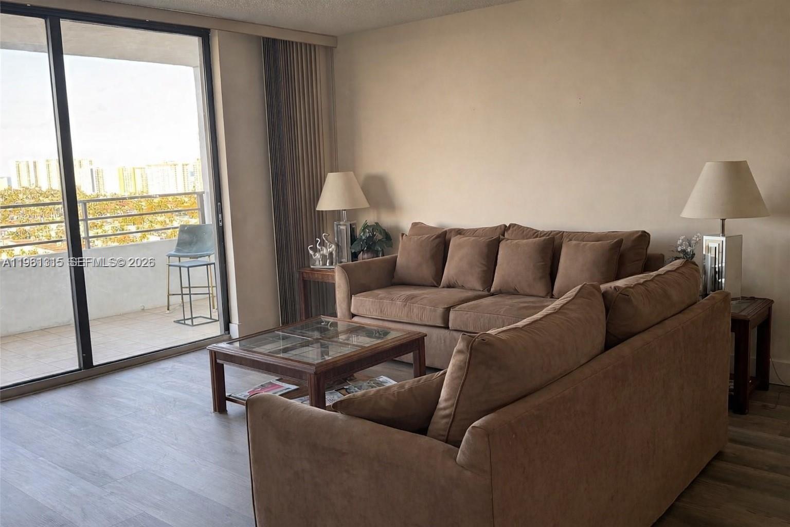 2500 Parkview Dr 1610