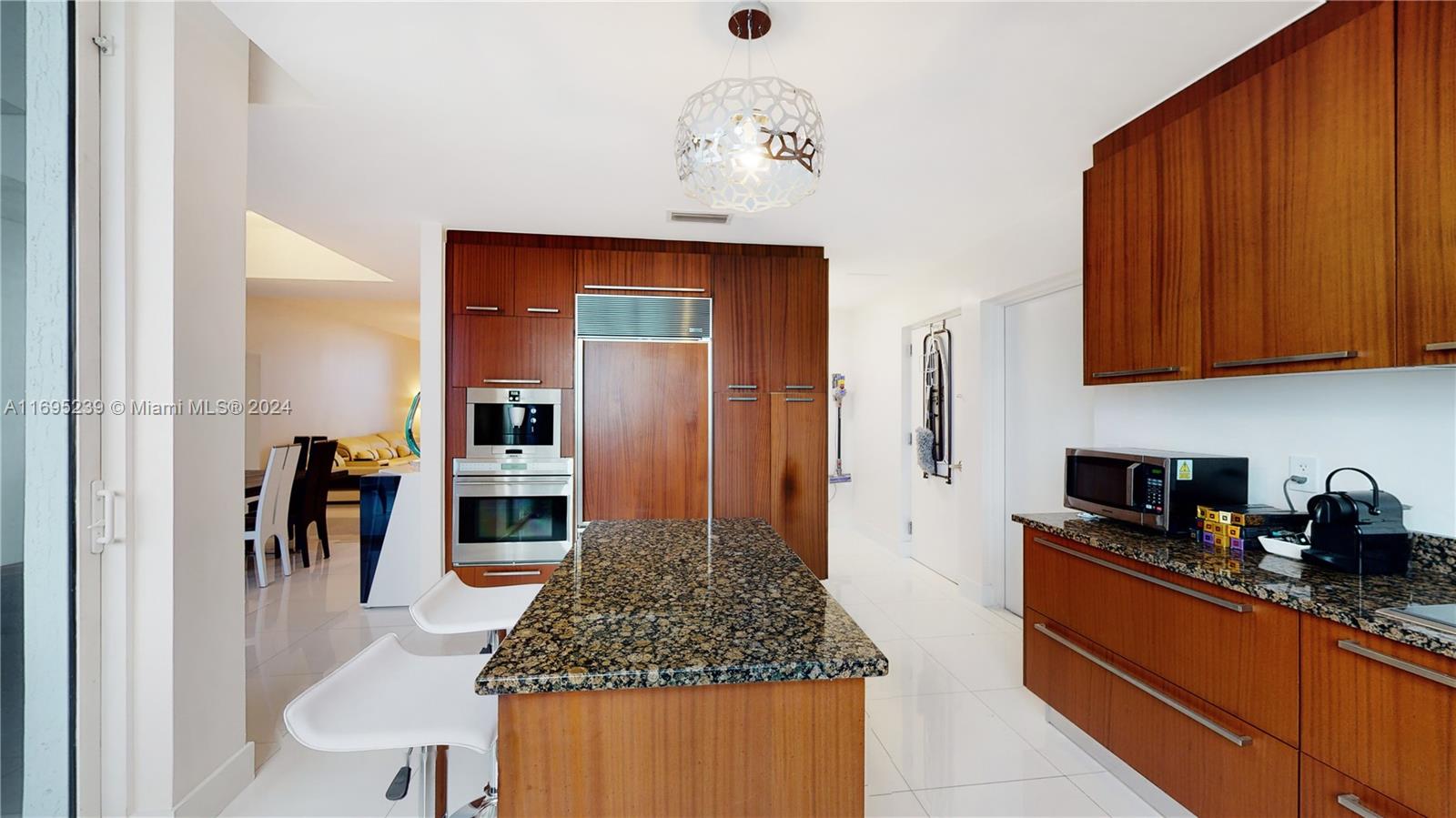 15811 Collins Ave 504