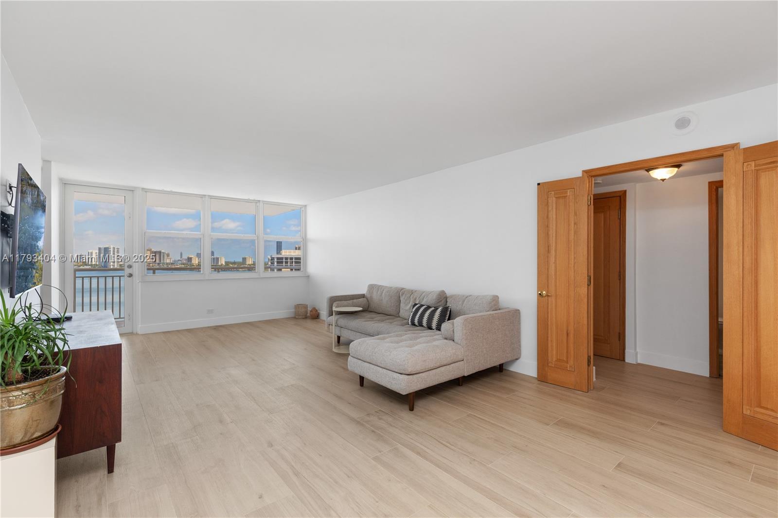 WINSTON TOWERS 200 - Residential