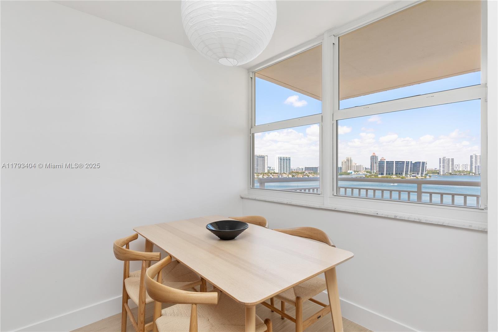 WINSTON TOWERS 200 - Residential