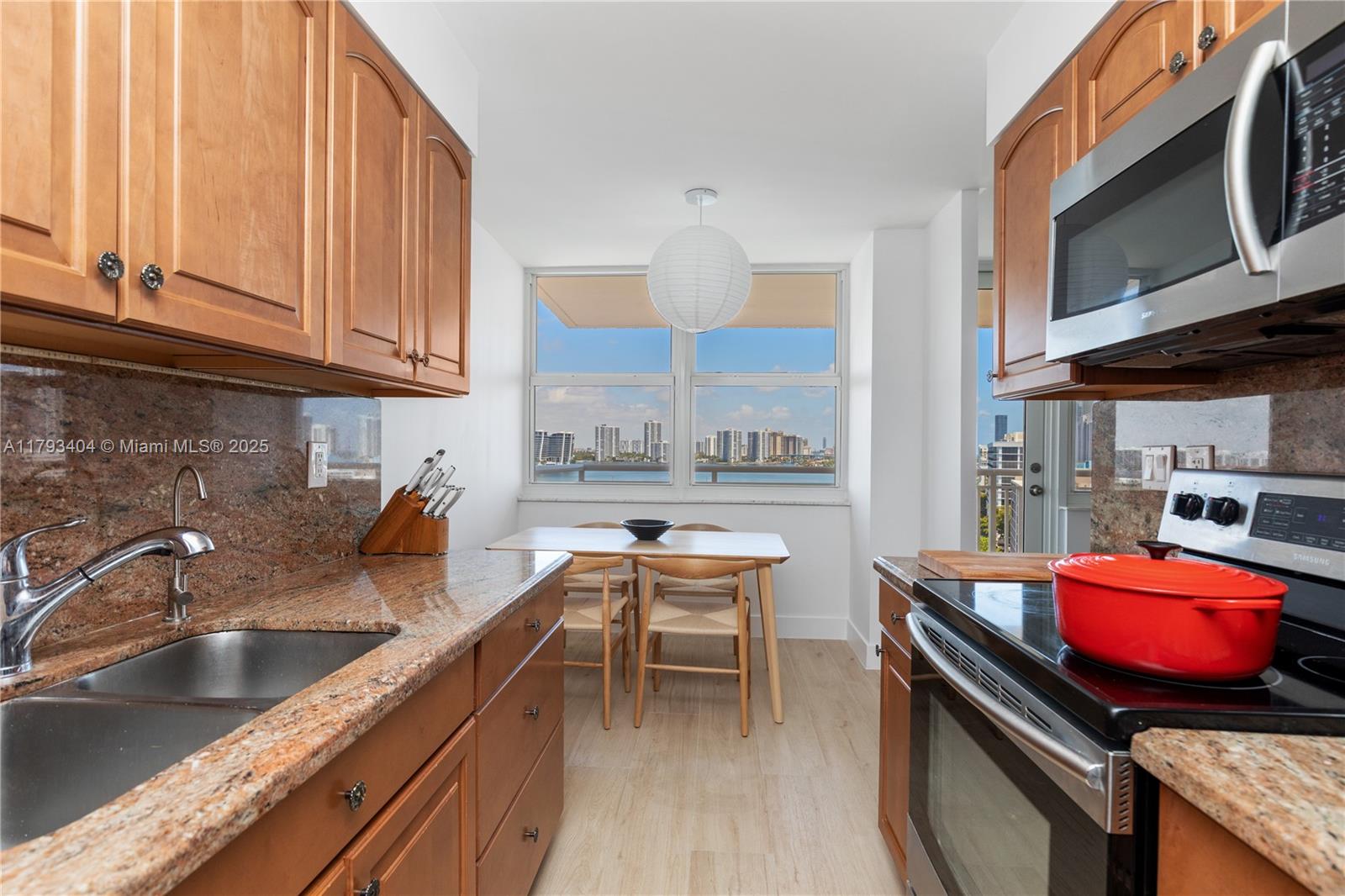 WINSTON TOWERS 200 - Residential