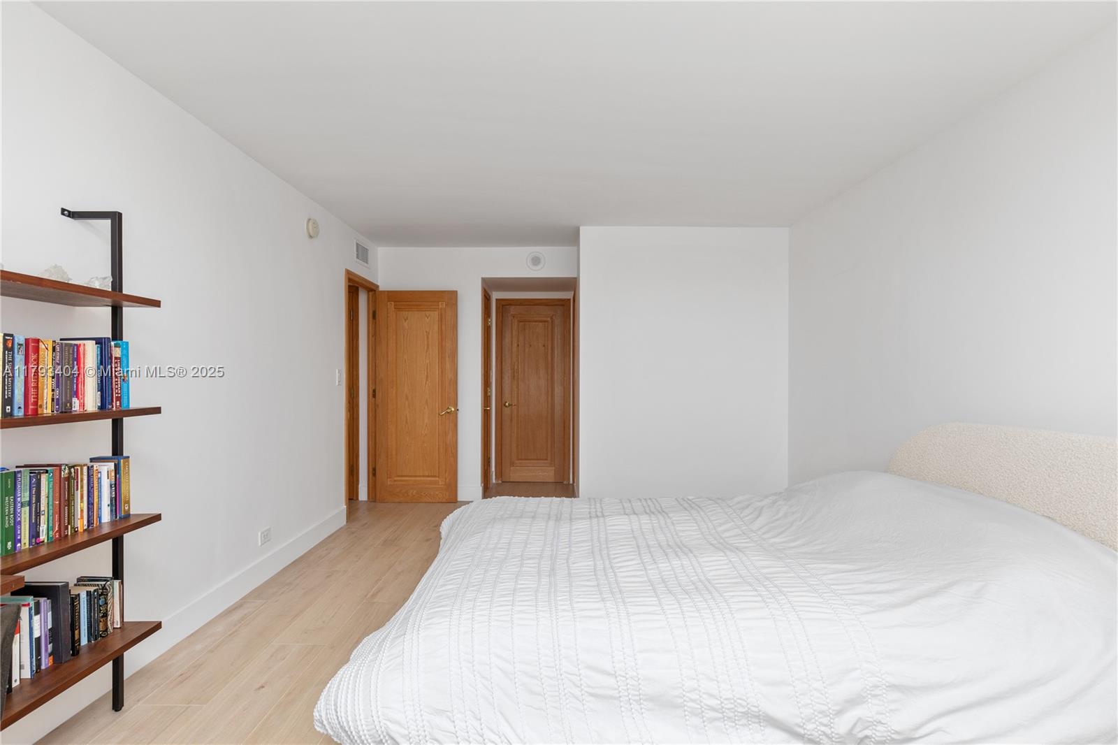 WINSTON TOWERS 200 - Residential