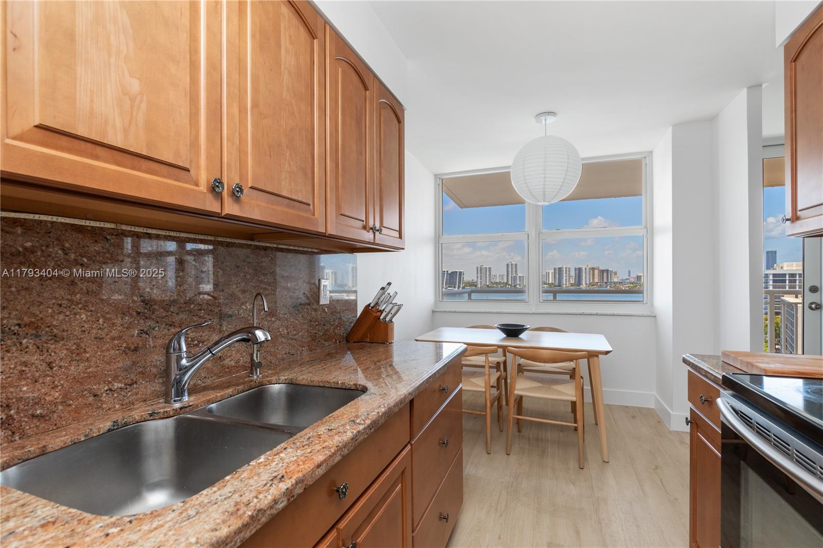 WINSTON TOWERS 200 - Residential