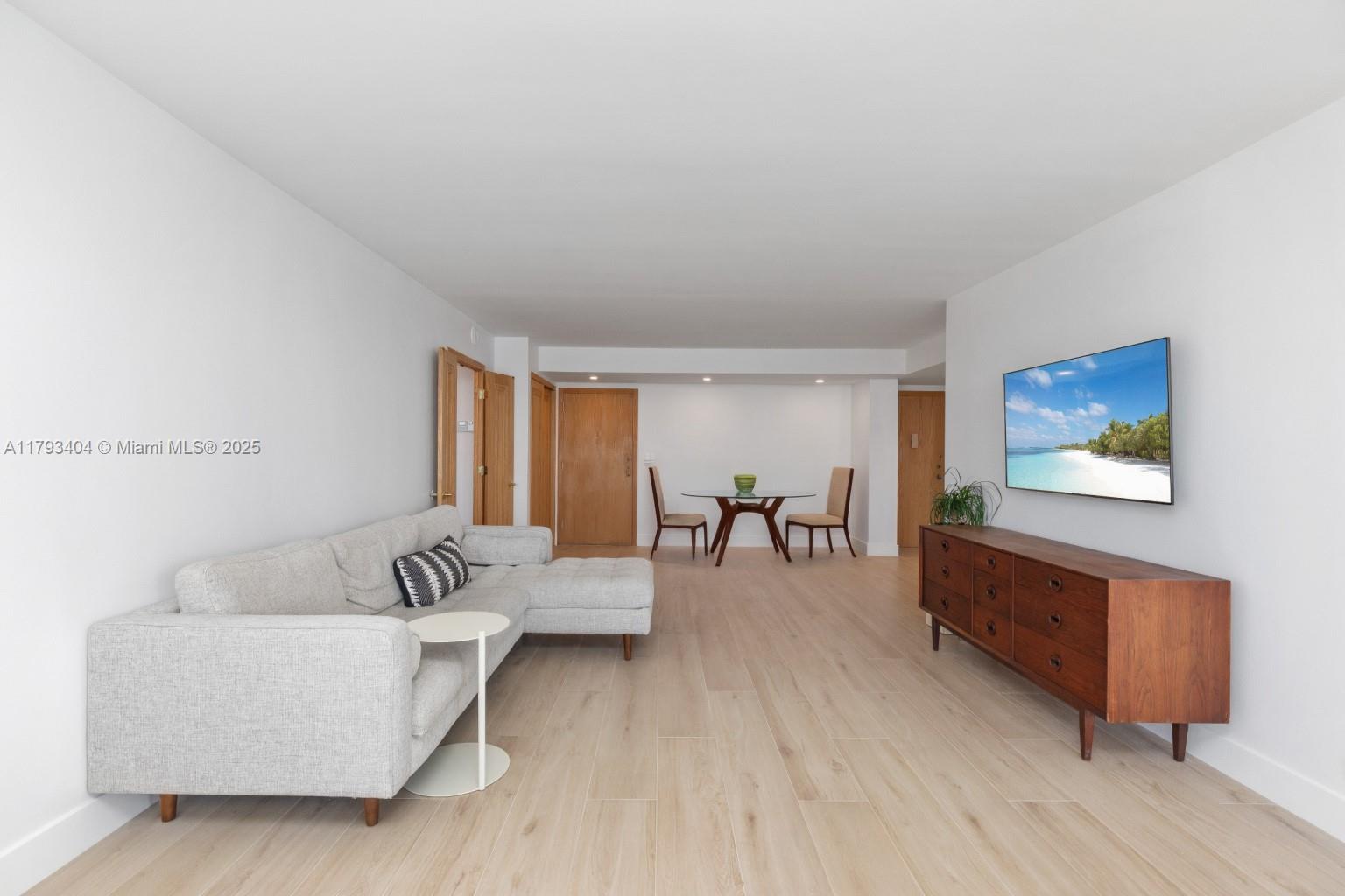 WINSTON TOWERS 200 - Residential