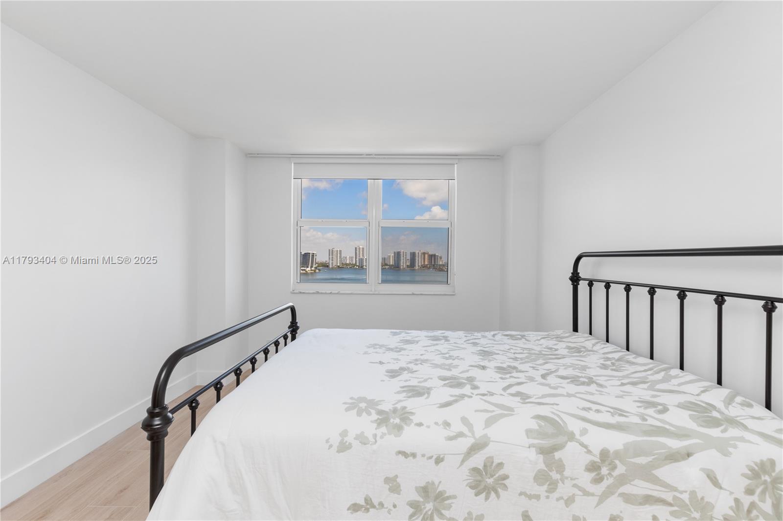 WINSTON TOWERS 200 - Residential