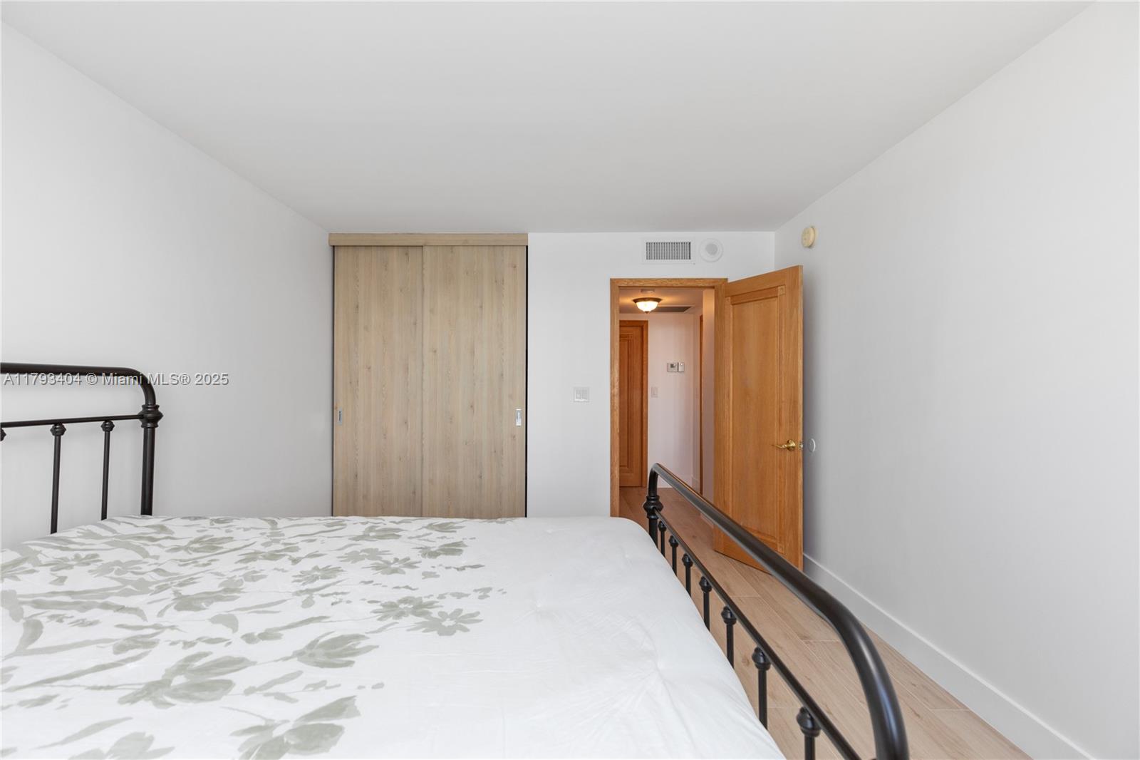 WINSTON TOWERS 200 - Residential