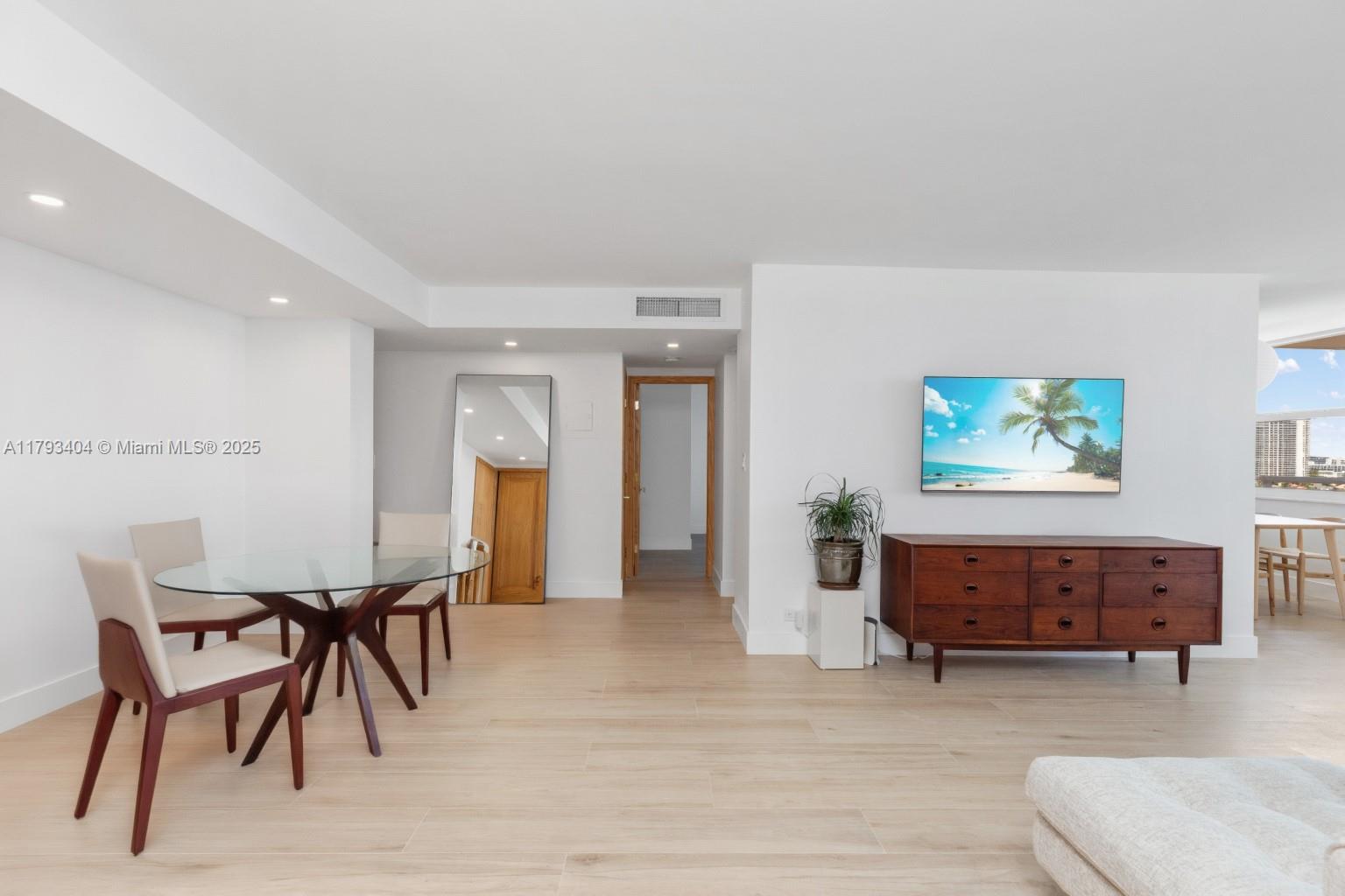 WINSTON TOWERS 200 - Residential