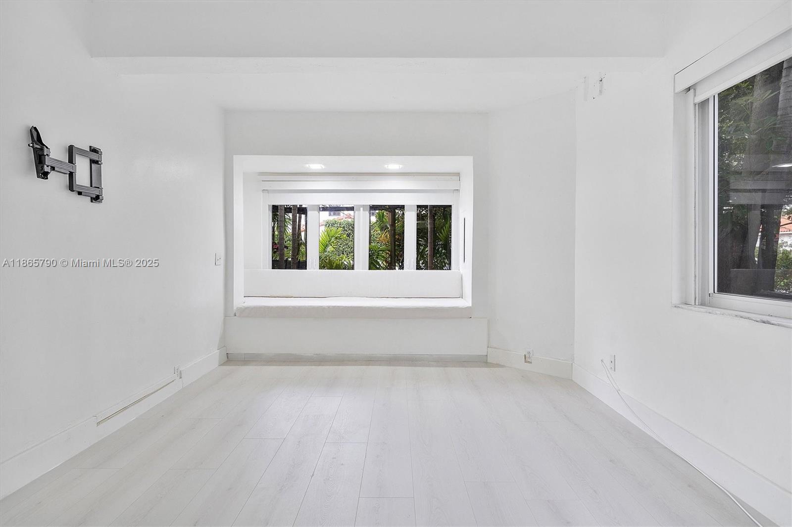 SEAWAY - Residential Lease