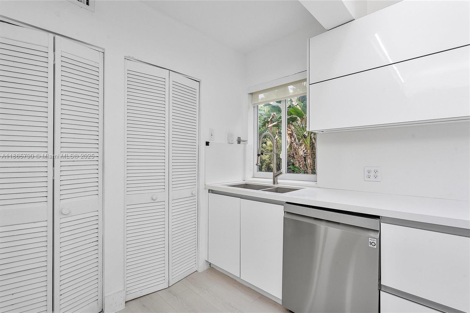 SEAWAY - Residential Lease