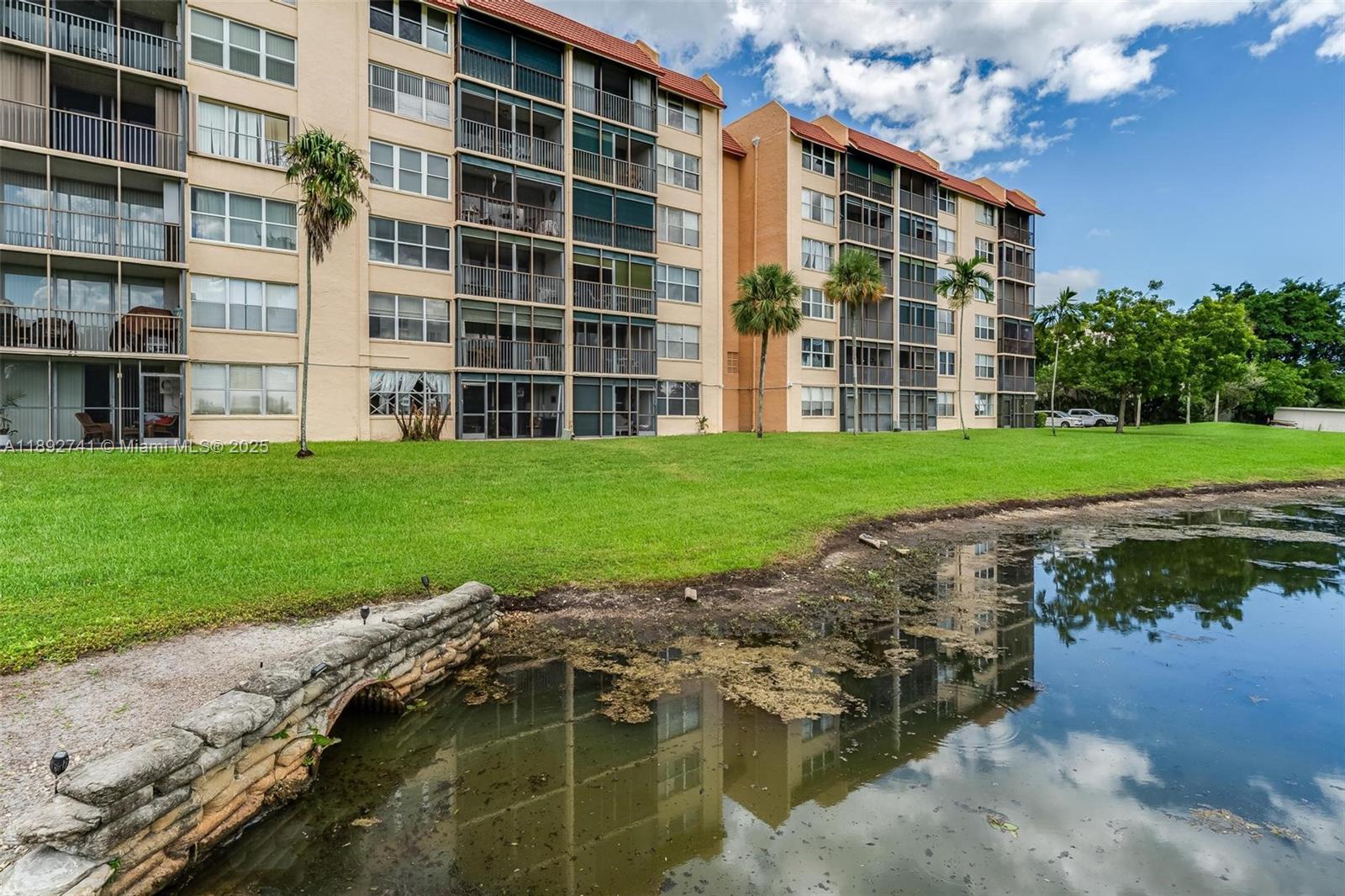 CONDOMINIUM 8 OF ENVIRON - Residential