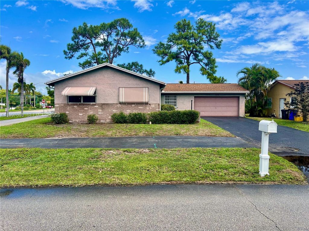 Photo of 7275 Pine Manor Dr, Lake Worth, FL 33467 (MLS # A11997603)