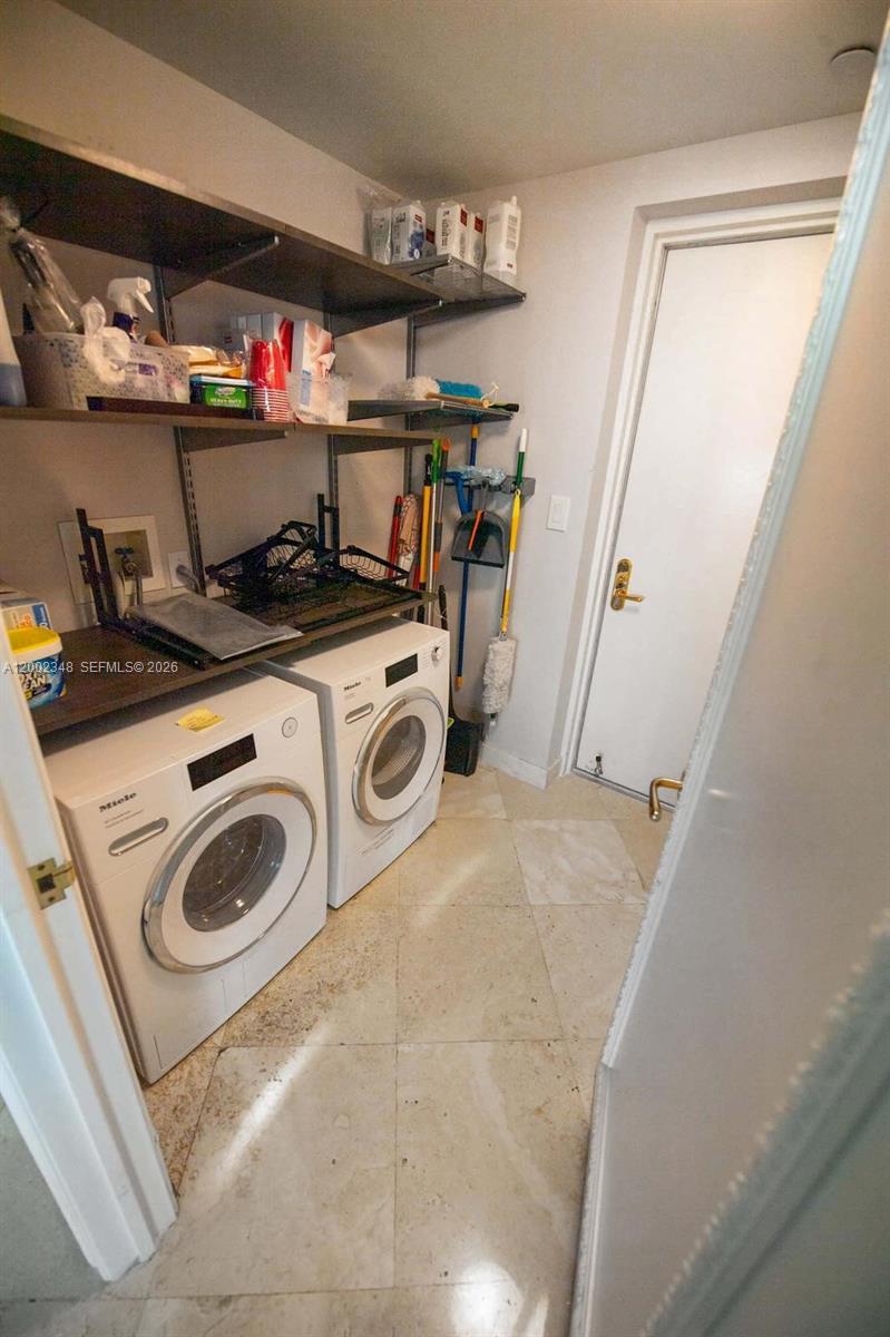 TOWERS OF PORTO VITA-SOUT - Residential Lease