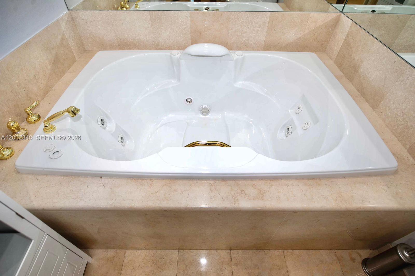 TOWERS OF PORTO VITA-SOUT - Residential Lease